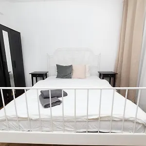Color Eugen Carada St Апартаменты